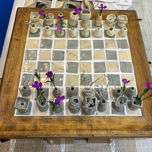 Juego de ajedrez con jarrón artesanal - Único y hecho a mano - Gris/Blanco