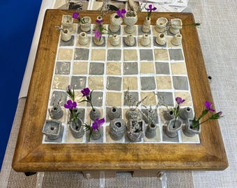 Zestaw szachów Artisan Vase – unikatowy i ręcznie robiony – szaro-biały