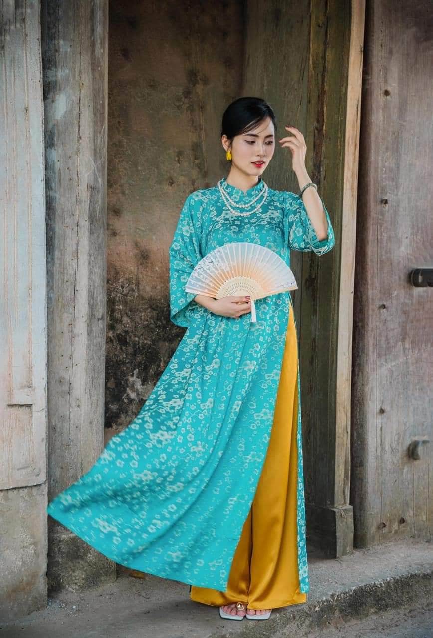 Pre-made Modernized Ao Dai, ao dai gam, ao dai dang suong, ao dai cach tan, ao dai tet, ao dai for women, vietnamese ao dai, Ao dai gam hoa.