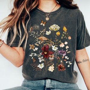 Comfort Colors® Vintage Pressed Wildflowers shirt Boho Wildflowers Cottage Core shirt Fairy Core Shirt Aesthetic Shirt Floral Tee Fall shirt