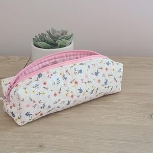 Quilted pencil case, slim pencil case, floral pencil case, pencil organizer, Handmade Zipper Boxy Cute School Supplies
