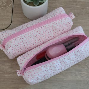 Étui à crayons matelassé, étui à crayons mince, étui à crayons floral, organisateur de crayons, sac à pinceaux carré à fermeture à glissière fait main