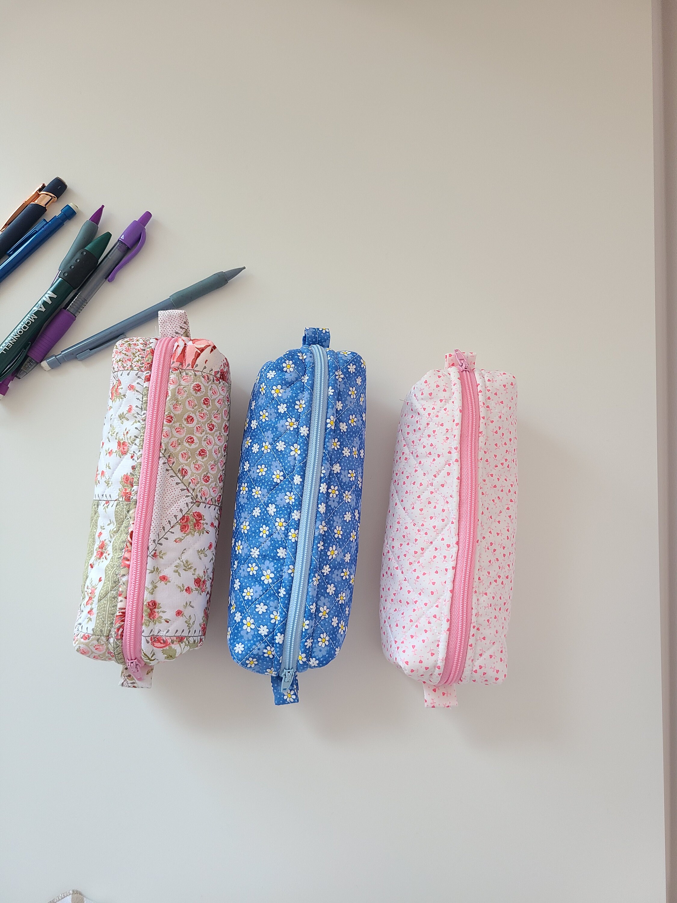 Cute Floral Quilted Pencil Case For Women & Girls – Wide Opening Zipper Pouch For Stationery Or Makeup | Cotton Fabric