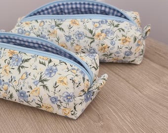 Estuche para lápices floral hecho a mano: Estuche acolchado con cremallera para artículos de papelería