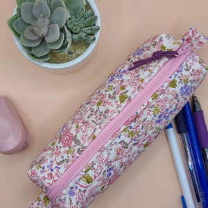 Quilted pencil case, slim pencil case, floral pencil case, pencil organizer, Handmade Zipper Boxy Brush Bag