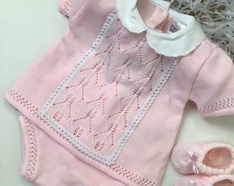 Ensemble haut en tricot de style espagnol pour bébés filles avec chaussons tricotés, panier pour bébé, cadeau pour bébé, baby shower