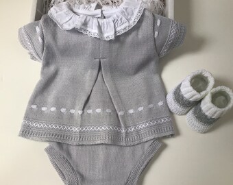 Ensemble haut en tricot de style espagnol pour bébés garçons et filles avec chaussons tricotés, panier pour bébé, cadeau pour bébé, baby shower