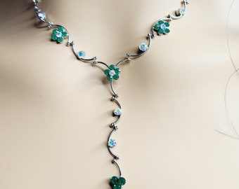 Beautiful rhinestone flower design necklace