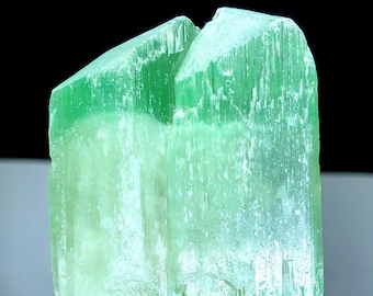 V Shape Double Terminated Green Hiddenite Kunzite Crystal, Raw Mineral, Spodumene Crystals, Mineral Specimen - 152 gram