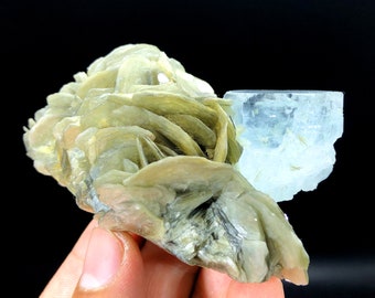 Natural Blue Color Aquamarine Crystal with Muscovite Mica, Aquamarine Specimen from Nagar Mine Pakistan - 143 gram