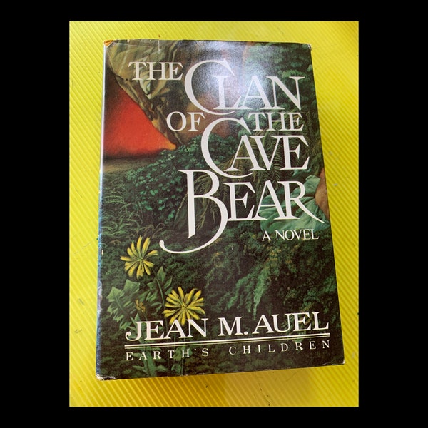 Clan of the Cavebear - Jean  M Auel