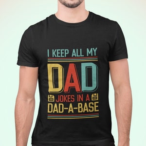 私のお父さんのジョークはすべて DAD-A-BASE シャツに入っています。父の日 T シャツ、最高のお父さん T シャツ、面白い父の日の贈り物、お父さんのジョーク シャツ、お父さんシャツ