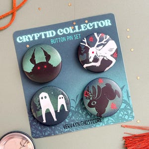 Conjunto de pines de colección de críptidos: Mothman, Jackalope, Wendigo y Fresno Nightcrawler.