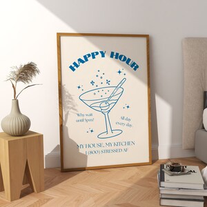 Happy Hour Bar Cart Digital Wall Art, wydruk koktajlowy, sztuka ścienna Martini, zabawny plakat Bar Cart, wystrój pokoju w akademiku, prezent dla przyjaciela, wydruk Preppy