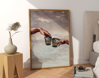 Könnte beinhalten: Ein gerahmter Druck eines Gemäldes, das zwei Hände zeigt, die Gläser mit Whisky vor einem bewölkten Himmel halten.