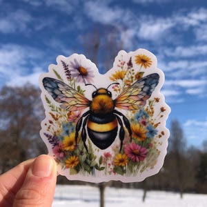 Sticker hommel met wilde bloemen met heldere achtergrond | Bijenliefhebber | Red de bijen | Bestuivers | Natuurliefhebber | Autosticker: