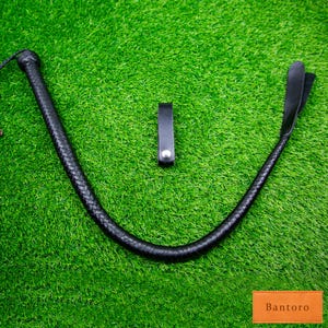 Bantoro Crafts zwarte zweep met twee staarten 16 vlechten strengen gevlochten leer 0,90 meter paardrijzweep Antislip stevige grip