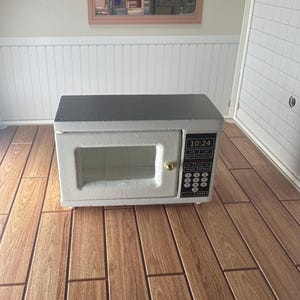 Miniature Microwave Oven | Dollhouse Kitchen Appliance | 1:12 Scale Mini Microwave with Opening Door
