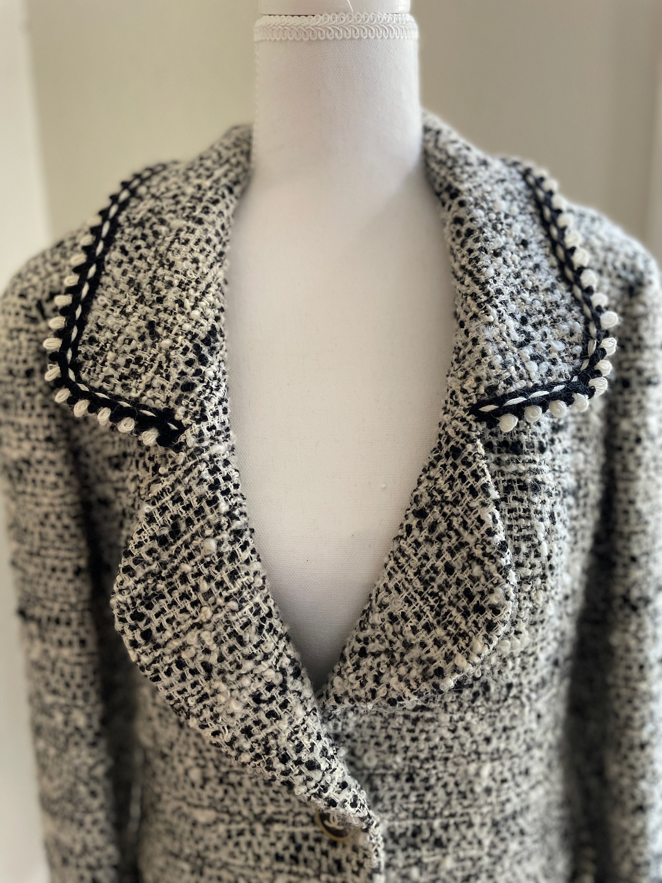 Authentic CHANEL Classic Tweed Jacket Four Front Pockets & 