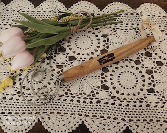 Dänischer Sauerteig Schneebesen für die Brotherstellung im Blumenmuster