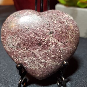 Ein exquisites Wüsten Jaspis Kristallherz - Hilft bei der Manifestation des Glücks - Heilender Kristall - Kristallladen