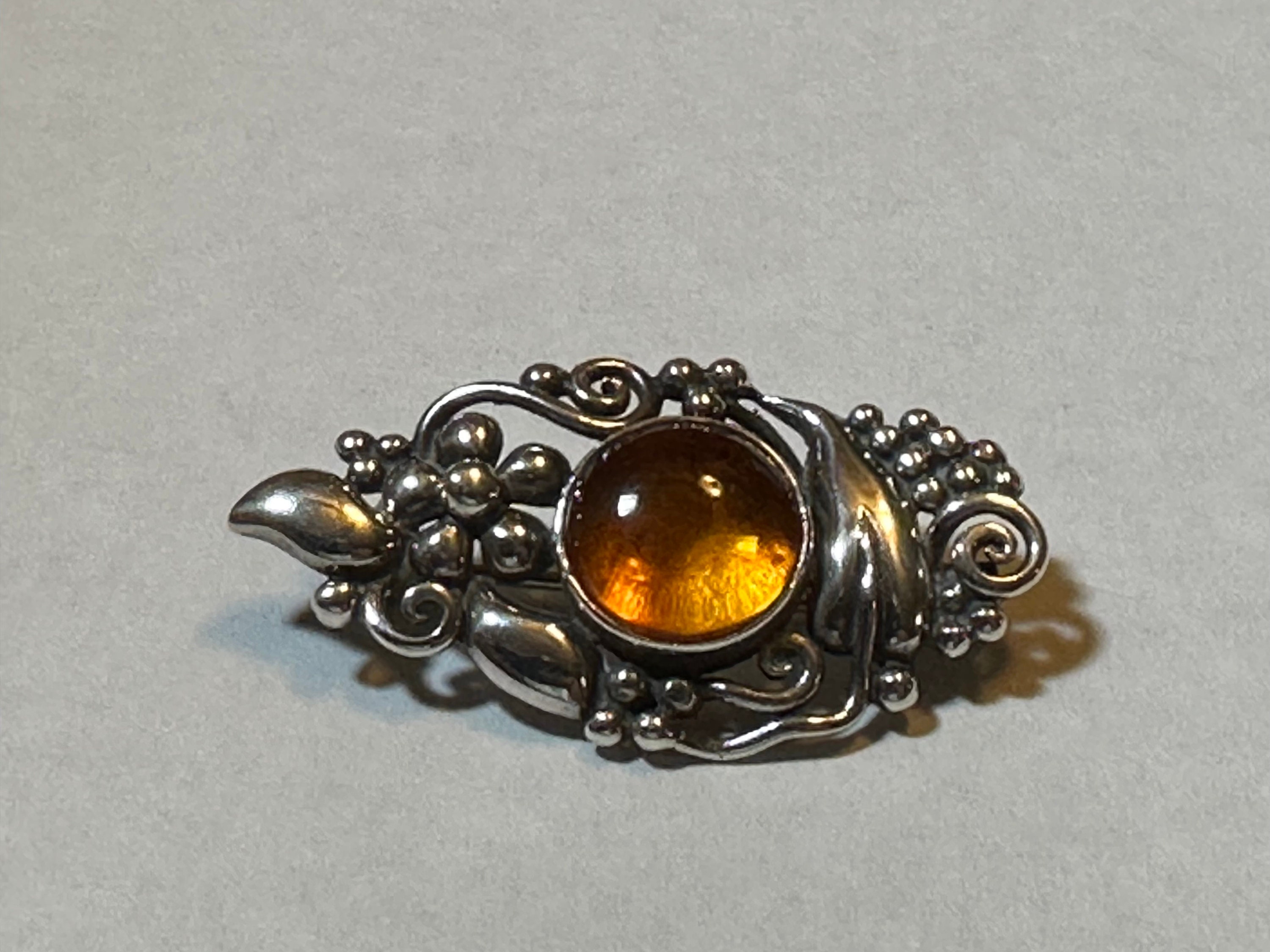 Broche Ancienne En Métal Argenté Avec Ambre - Début 1900 - Bijou Vintage élégant