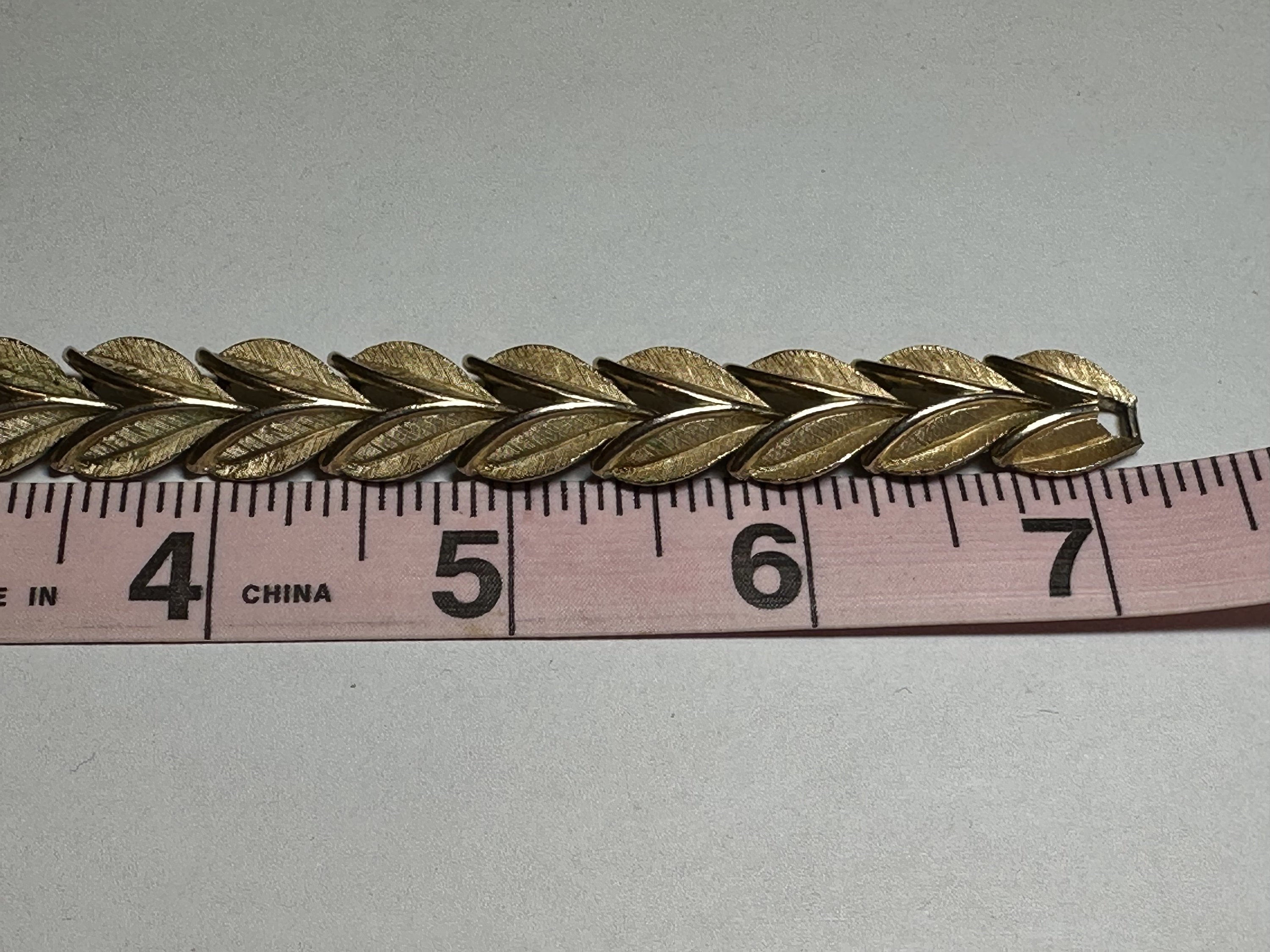 Crown Trifari Gold Tone Leaf Vintage 7 1/4” Bracelet Circa