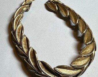 Crown Trifari Gold Tone Leaf Vintage 7 1/4” Bracelet Circa