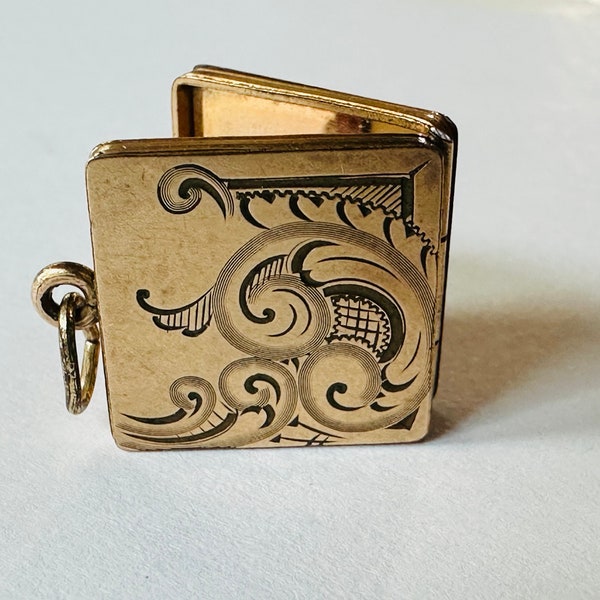 Art Deco Foster and Bailey Antique Square Locket Gold Plated circa 1910s