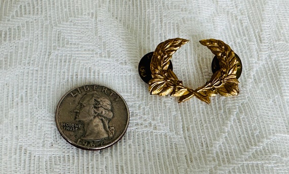 Vintage Brass Laurel Leaf and Berries Wreath Lape… - image 3