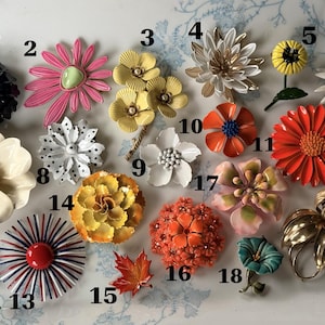 1960s Metal Flower Pin - Etsy display picture 3