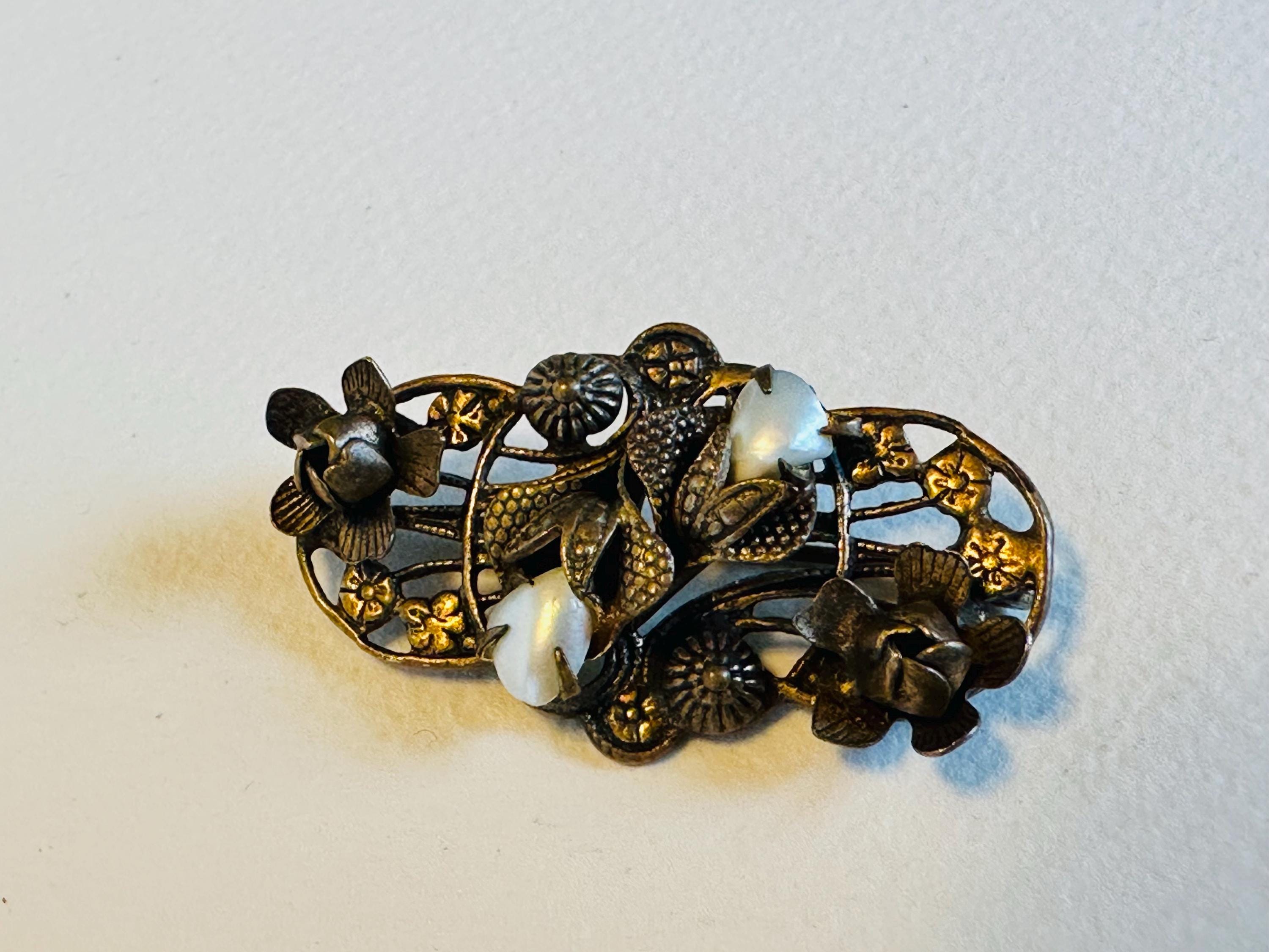 Broche Art Nouveau Vintage En Métal Doré - Ornée De Perles Et Motif Plume - Début 1900 (Années 1900) - Occasion - Bijou Ancien
