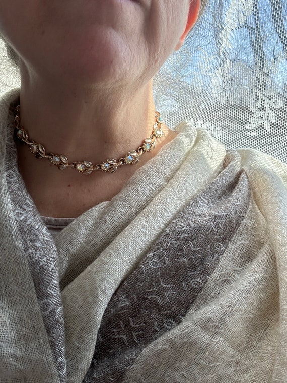 Collier Ras Du Cou Vintage Fleur Translucide Multicolore - Longueur 41,5 Cm - Très Bon état - Fait En France
