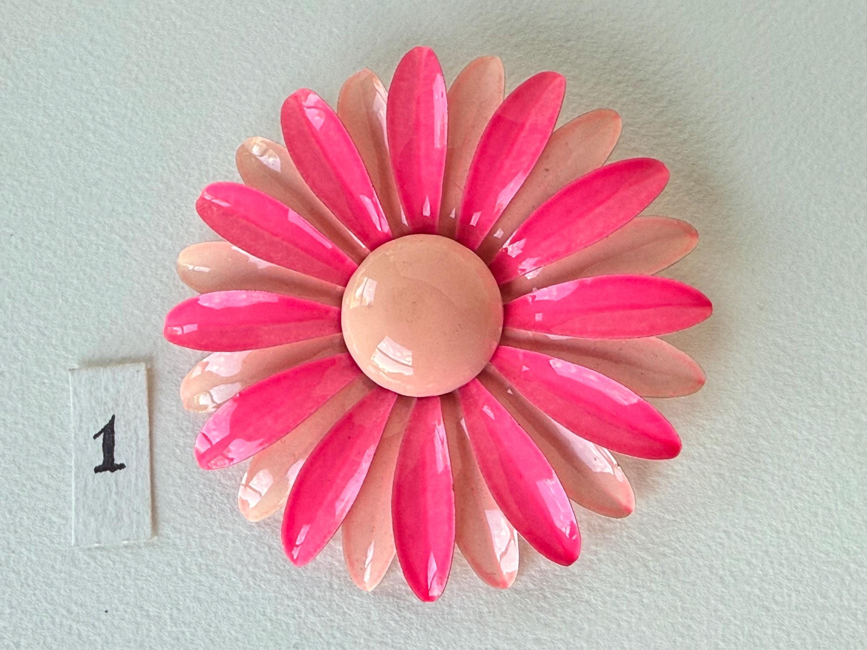 Broche Florale Vintage Années 60 - Métal Doré Et Laquage Polychrome Rouge, Occasion