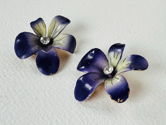 Vintage Brooch: Enamel Pansy Mini Pin circa 1950s, Only the one in the foreground remains