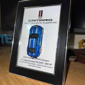 Marco de exhibición de autos Hot Wheels personalizado de 4x6 / Arte de pared personalizado con estadísticas del auto, citas y nombre opcional