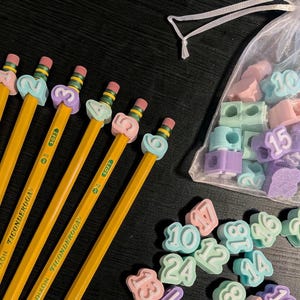 Numbered Pencil Toppers | Classroom Organization, Teacher Supplies, Reusable Labels | Includes Storage Bag afbeelding 5