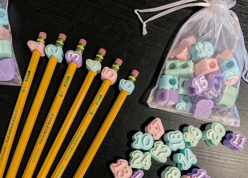 Numbered Pencil Toppers | Classroom Organization, Teacher Supplies, Reusable Labels | Includes Storage Bag afbeelding 5