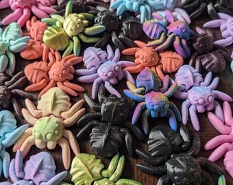 Posable Pocket Spiders – Articulated 3D Printed Fidget Toys – Prize Box Toys
