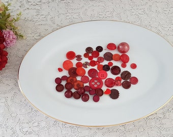 Vintage Lot Shades of Red Assorted Hole and Shank Buttons, Plastic and Bakelite Buttons