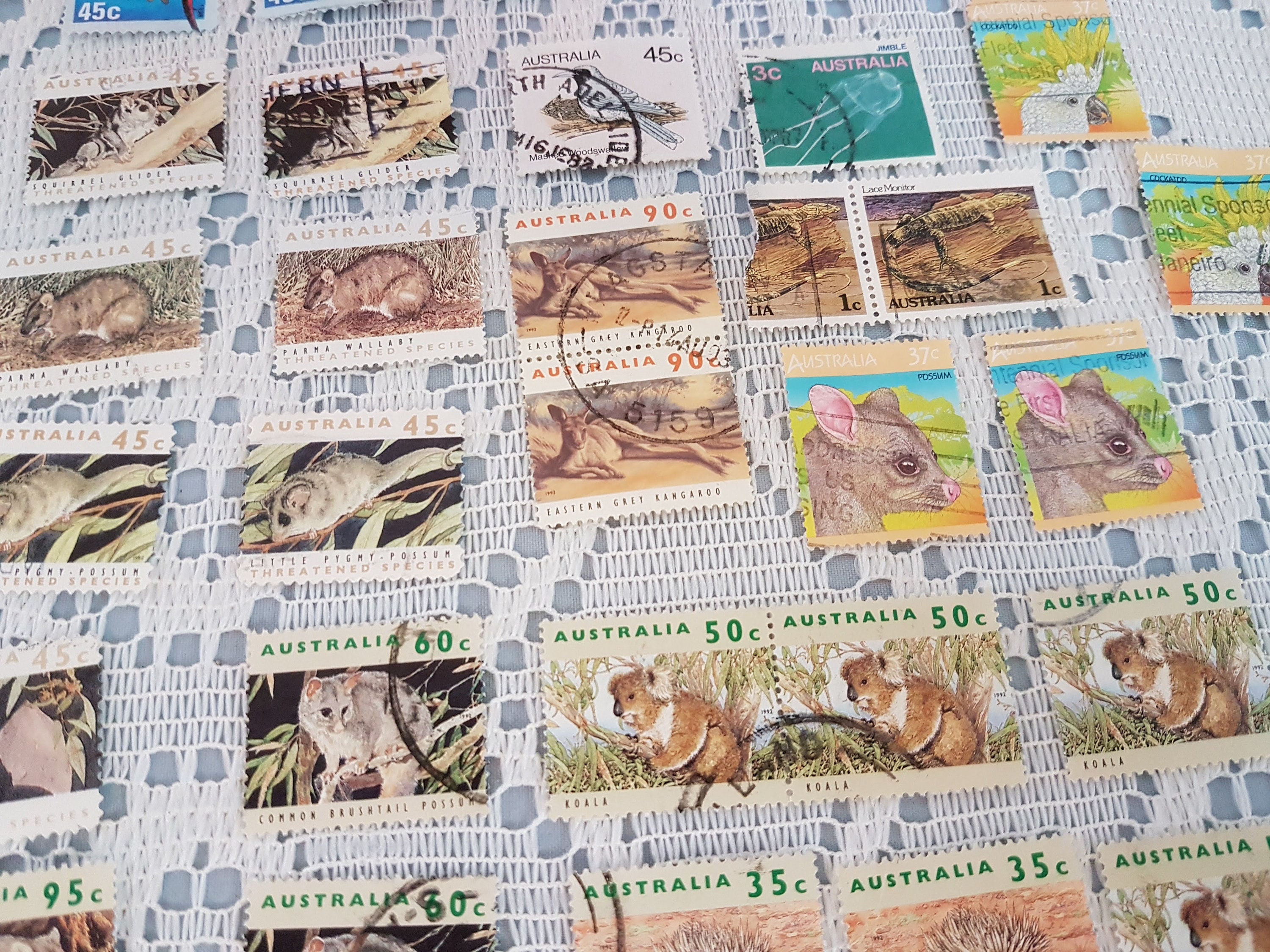 オーストラリア固有の動物をテーマにした切手30枚、使用済み