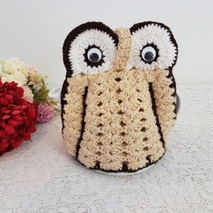 Vintage 60s Owl Shape Crochet Tea Cosy, Cream Brown Tea Cosy