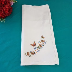 Vintage 50s Butterfly Floral Guest Hand Towel, Embroidered Guest Towel