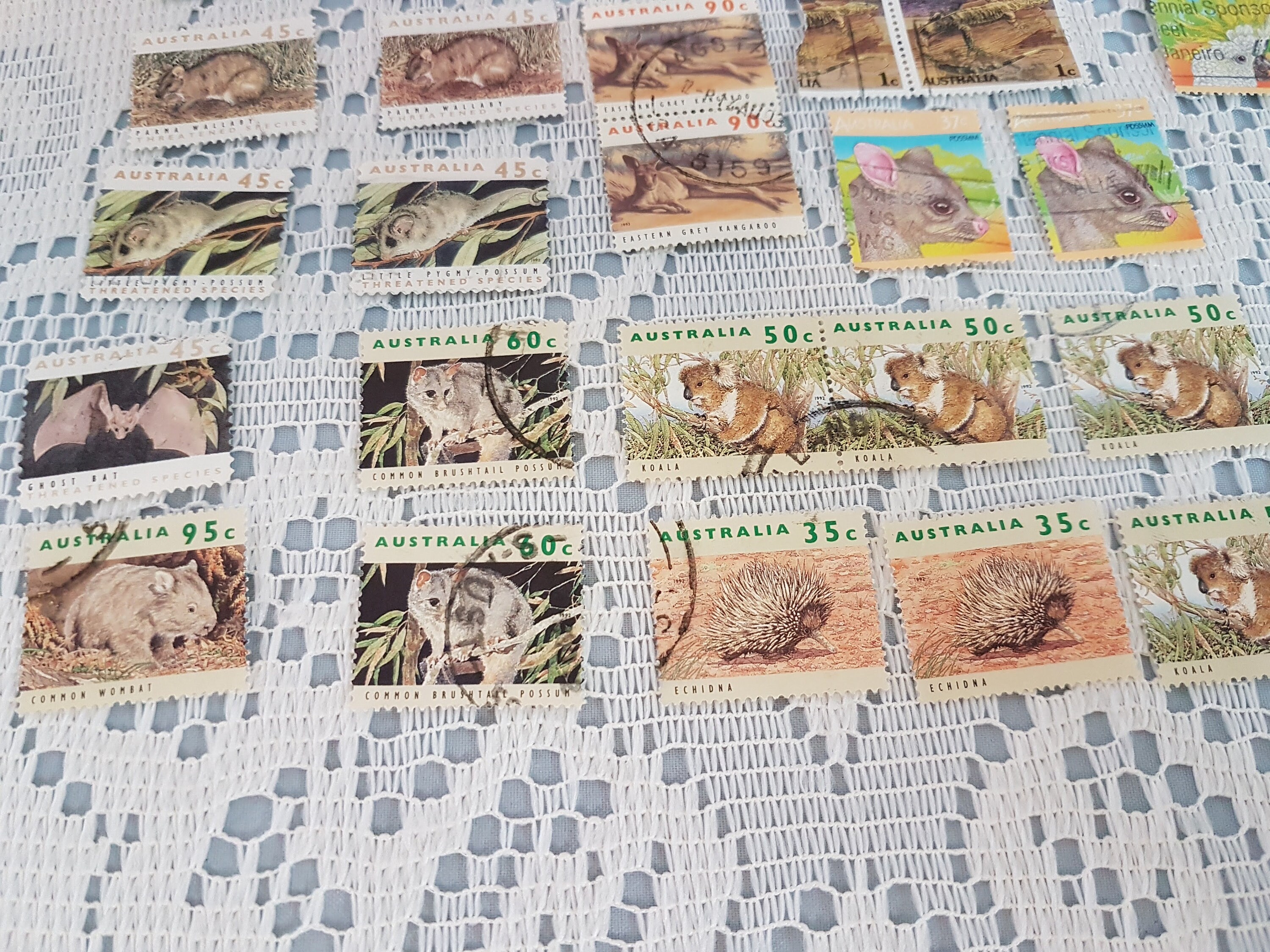 オーストラリア固有の動物をテーマにした切手30枚、使用済み