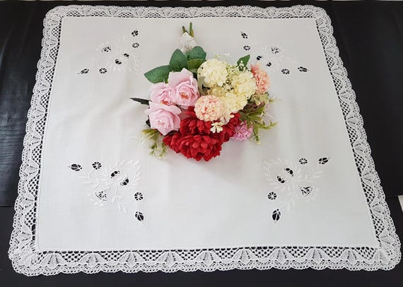 テーブルクロス　白　刺繍　お花　ヴィンテージ ヴィンテージ 50年代 60年代 ホワイト 花柄 刺繍 テーブルクロス