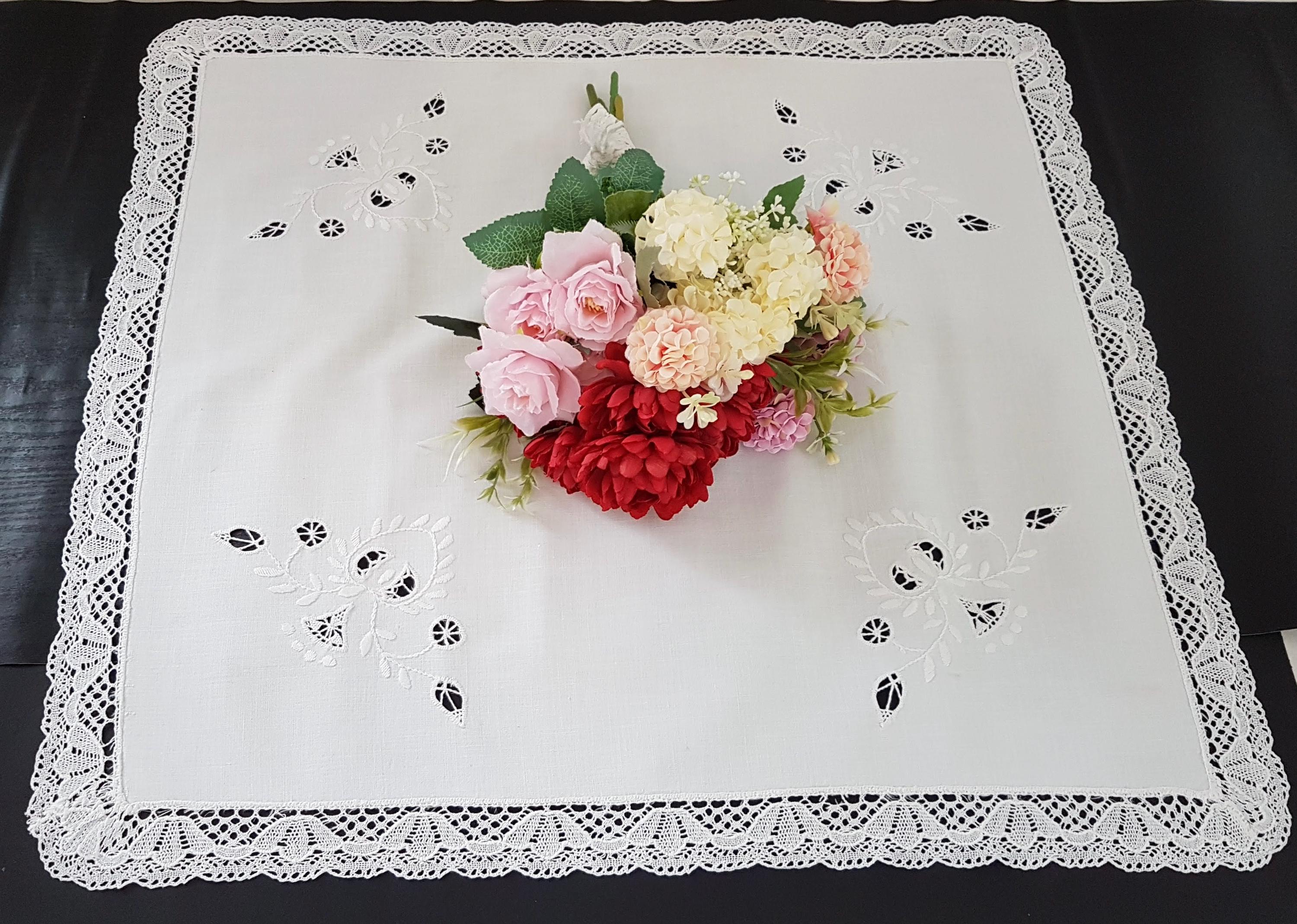 ヴィンテージ 50年代 60年代 ホワイトフローラル刺繍テーブル