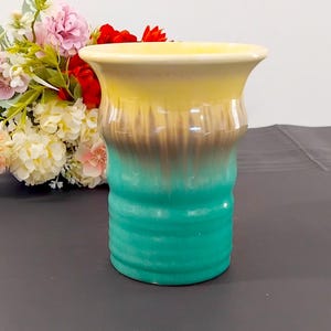 ヴィンテージ 40 年代 50 年代 グリーン イエロー ドリップ グレーズ 小型花瓶、高さ 12.5 cm