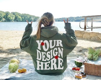 Maqueta de sudadera con capucha verde militar Gildan 18500 en la parte posterior, maqueta de sudadera con capucha verde militar G185 para exteriores