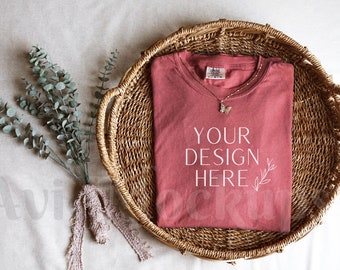 Comfort Colors 1717 Kreuzkümmel Shirt Mockup: Boho Flat Lay (JPEG-Datei)