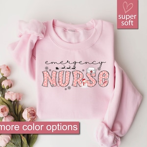Sweat-shirt d’infirmière de Noël, sweat-shirts d’infirmière de Noël, infirmière d’urgence, pull d’infirmière de Noël rose, cadeau de pulls d’infirmière de Noël ER